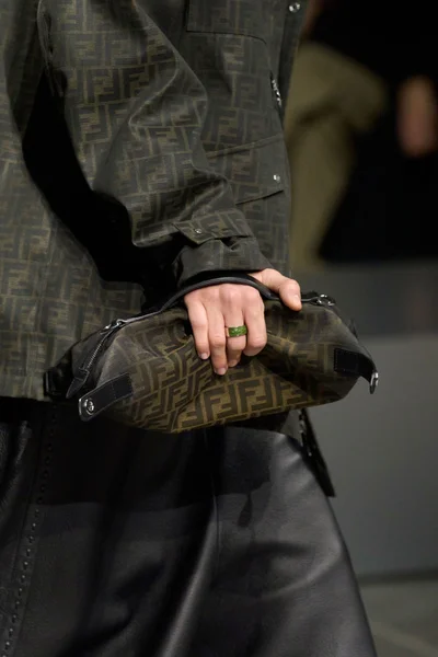 Look 13